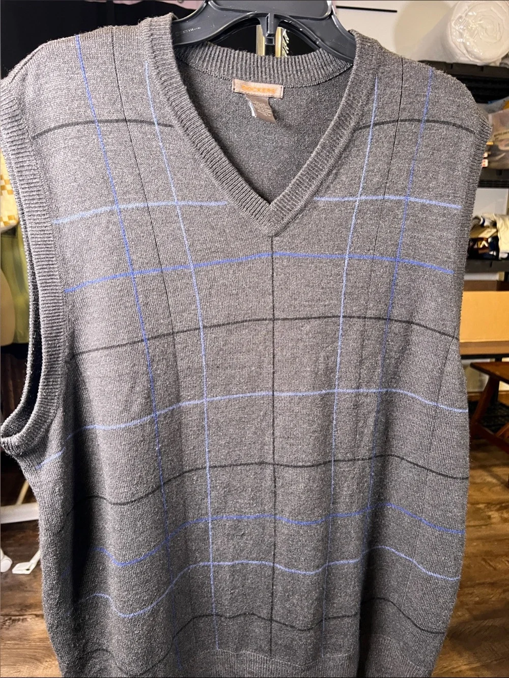 2 XL Dockers Men’s Gray V-Neck Sweater Vests